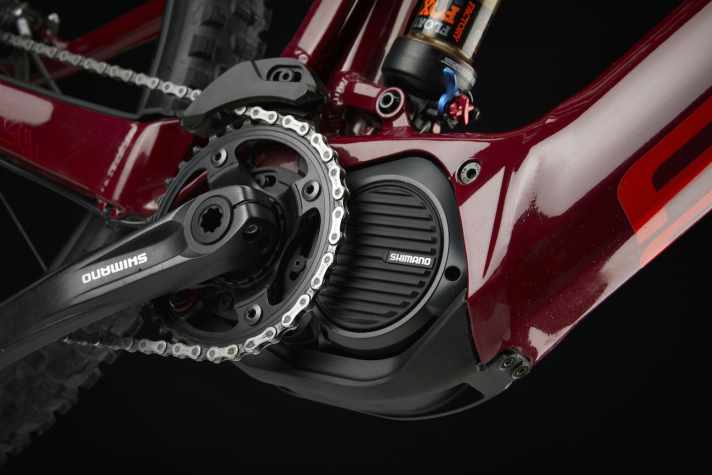   Shimanos Steps-E8000-Antrieb schiebt sehr kraftvoll. Besonders der variable Trail-Modus überzeugt im Gelände-Einsatz.
