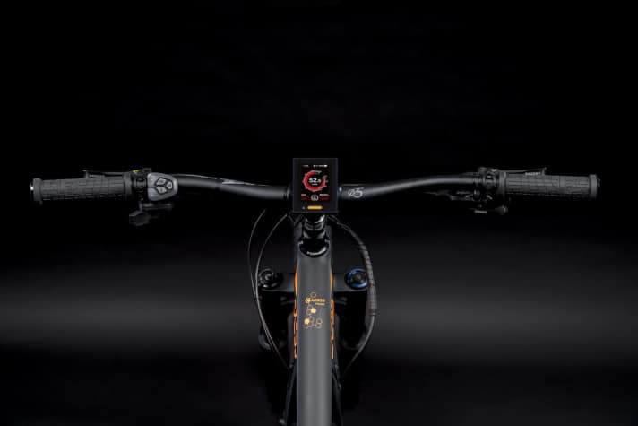   Alles in Sicht: Das 3,2"-Farbdisplay befriedigt Datengierige, lässt aber von dezenter Bike-Optik nicht mehr viel übrig.
