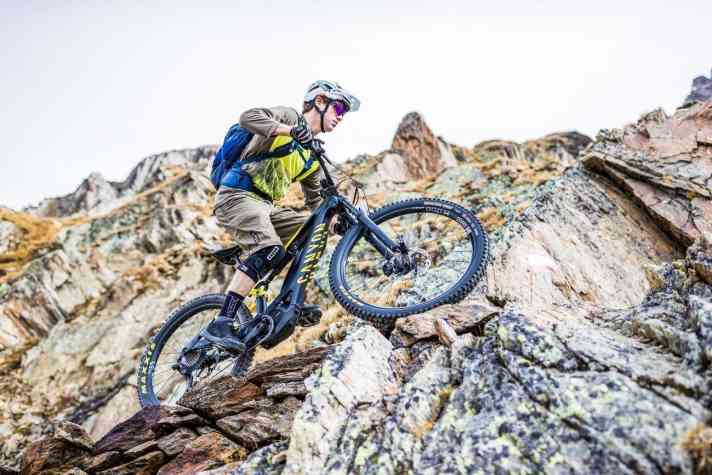   Wie gut schlägt sich das erste E-MTB von Canyon im EMTB-Labor und bei den Testfahrten? Wir sagen's Ihnen! Denn einen ausführlichen Test des Spectral On finden Sie in EMTB 1/18 – ab 13. März am Kiosk.