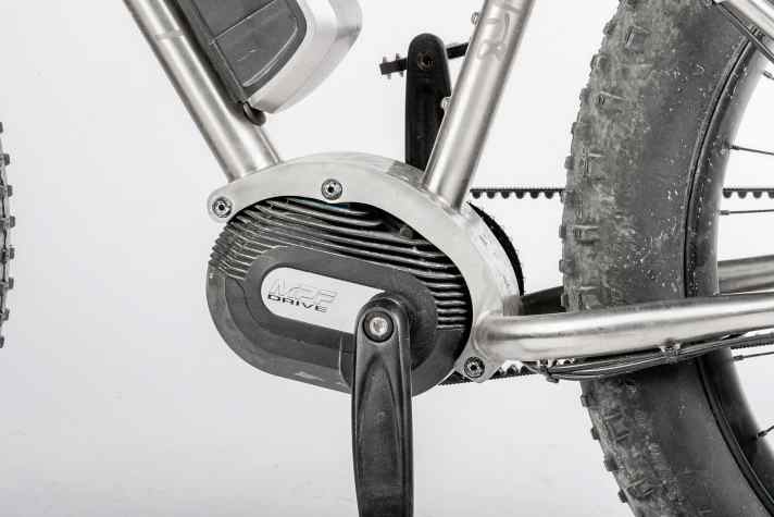 Perfekt dosier­bar: Der E-Lom-Motor, entwickelt für Golf-Carts, misst die Pedalkraft 1000 mal pro Minute und hat zehn Unterstützungsstufen.