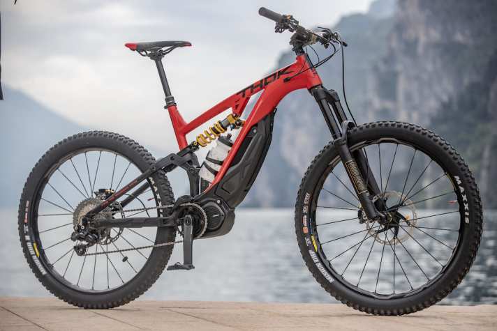  Schön italienisch: Das Thok Mig Anniversary ist ein rassiges Sondermodell mit Öhlins-Fahrwerk (160 mm) und Shimano XT Di2-Schaltung. Kostenpunkt des Edel-E-Enduros: 6790 Euro.