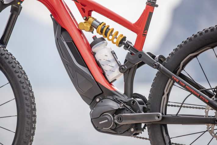   Der hochwertige Stahlfederdämpfer von Öhlins soll dem Bike ein fluffiges Fahrverhalten entlocken.