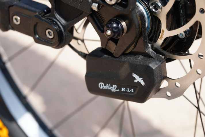   Die elektrische Rohloff-E14-Nabe interagiert mit Boschs Performance CX-Antrieb. Das soll Schaltvorgänge besonders schonend und geschmeidig gestalten.