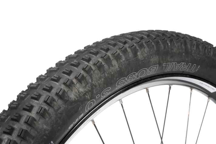   Der WTB-Reifen kann der Performance des Nicolai-Bikes nicht in allen Belangen folgen. Die Dämpfung ist super, der Grip mager.