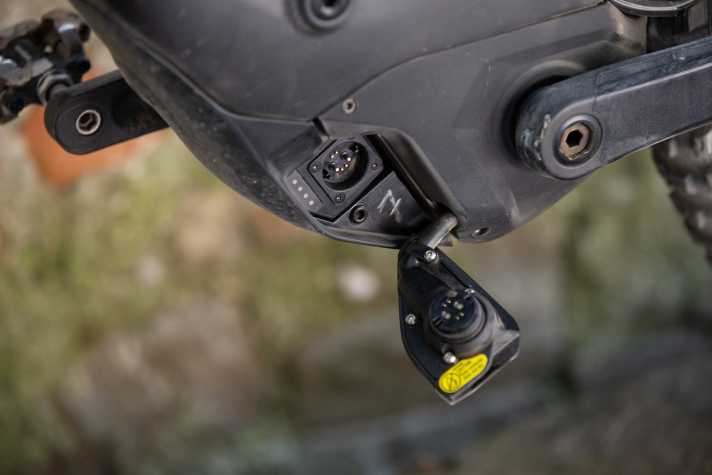   Wie beim bisherigen Levo wird der Akku mit diesem Connector mit dem Motor verbunden.