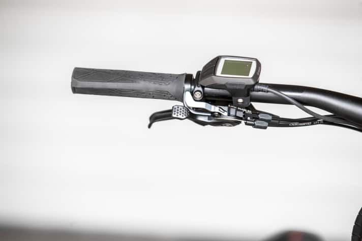   Zum Bosch Performance CX-Motor und dem 500 Wh starken Bosch Powertube-Akku gesellt sich in Serie am Scott Strike eRIDE das neue <a href="e_mtb/e_mtb_news_neuheiten/eurobike-2018-bosch-kiox-display/a39332.html"  rel="noopener noreferrer">Bosch kiox-Display</a> . Am Ausstellungsbike (Foto) war allerdings noch das alte Purion-Display verbaut.