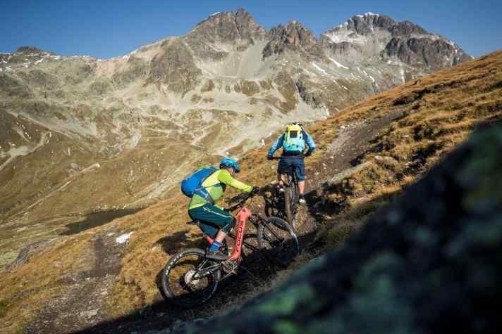   Bergauf ist das Focus E-MTB enorm leichtgängig und bietet gute Traktion.