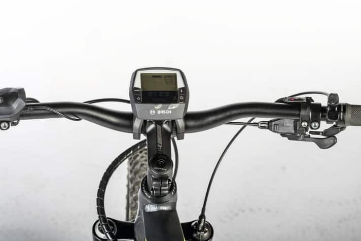   Komfort statt Sportlichkeit: Das große Intuvia-Display von Bosch ist leicht ablesbar und hält viele Informationen bereit. Bei einem Sturz ist das sperrige Teil aber sehr exponiert. Außerdem wirkt es wenig sportlich. Verbaut bei Stevens und KTM.