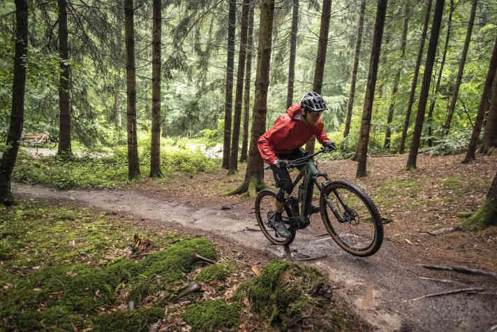   Souverän und entspannt im Anstieg: Das Focus Thron² klettert gut.