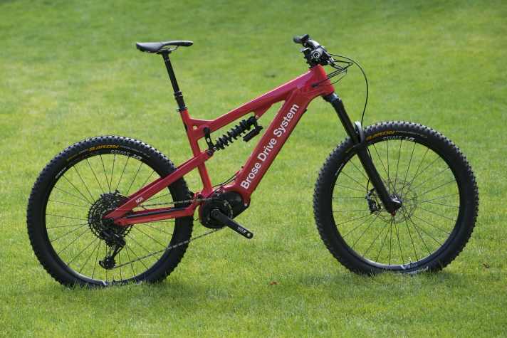   Das komplette Brose-System in einem Showbike von Nox Cycles. Das Unterrohr wurde nicht auf den neuen Akku angepasst, sondern vom Serien-Bike mit BMZ-Akku übernommen. Das Unterrohr kann also in Realität deutlich schlanker ausfallen.