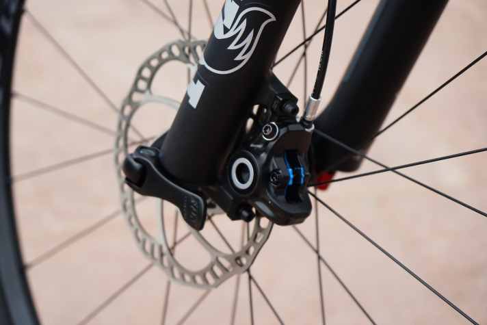 Leichtgängig und kräftig: Hydraulische Scheibenbremsen sind für zarte Kinderhände erste Wahl und bei VPace Grundausstattung.