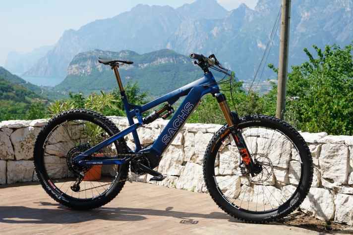   Der Sachs RS-Motor steckte für unsere Testfahrten in einem <a href="e_mtb/e_mtb_news_neuheiten/e-mtb-neuheiten-2019-nox-hybrid-e-mtbs/a39746.html"  rel="noopener noreferrer">Nox Hybrid Allmountain</a>  Prototypen. Ob Nox künftig auch in Serienbikes auf den Sachs RS setzt, ist noch nicht klar.