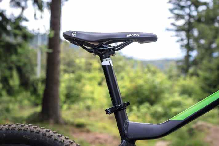   Trailbiker werden eine Teleskopstütze vermissen, immerhin verbaut Technibike einen Sattelschnellspanner für eine werkzeuglose Höhenverstellung.