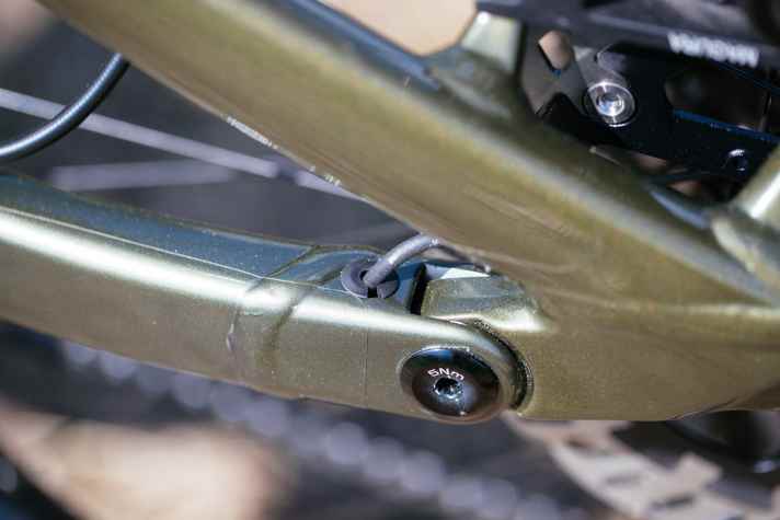  Der Speedsensor ist geschützt im Ausfallende integriert.