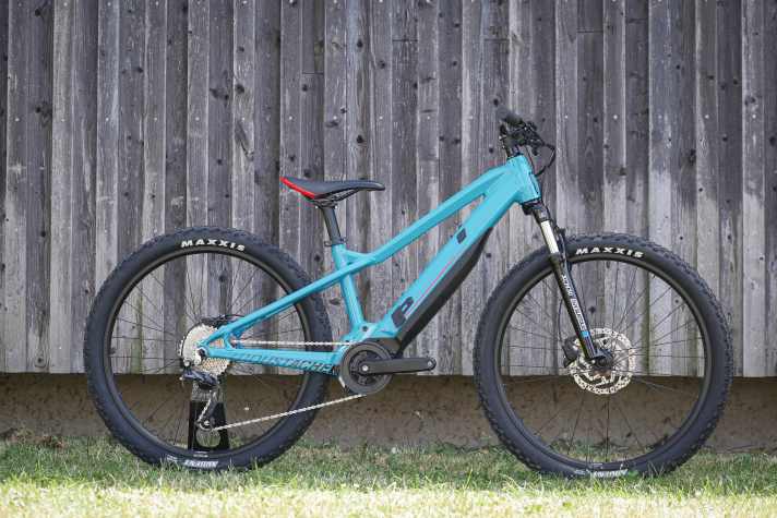   Das Samedi 26 soll Kindern den Einstieg ins E-Mountainbiken ermöglichen. Mit 300-Wh-Akku und Bosch Active-Motor ausgerüstet kostet es 2399 Euro.