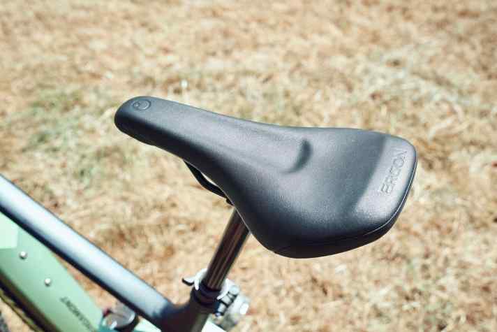   Bergamont E-Trailster Elite: Der E-MTB-Sattel von Ergon fiel allen Testern positiv auf. Bequem und gut nach hinten abgestützt.