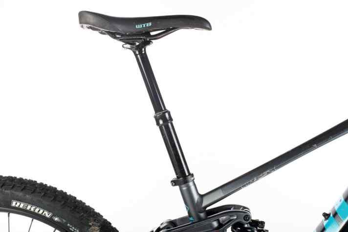   Kona Remote Control: Die Kona-Tele-Stütze hat nur 120 Millimeter Hub. In Kombination mit dem sehr kurzen Sitzrohr wird die Sitzhöhe lang-beinigen Piloten nicht ausreichen.
