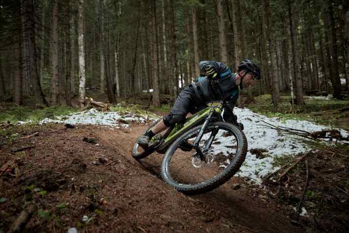   Der mehrfache Marathon-Weltmeister Alban Lakata gibt dem Sonic die Sporen. Durch den neu konstruierten Lenkkopf soll sich das Bike insbesondere in Kurven gut schlagen.