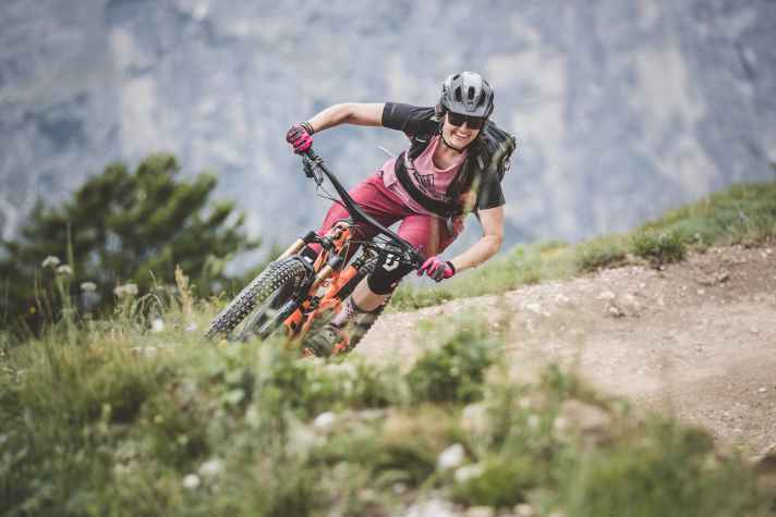 BIKE Women Camp 2019: Mit Ruhe seine Turns ziehen - so haben Spaß am Biken - mit und ohne "E"