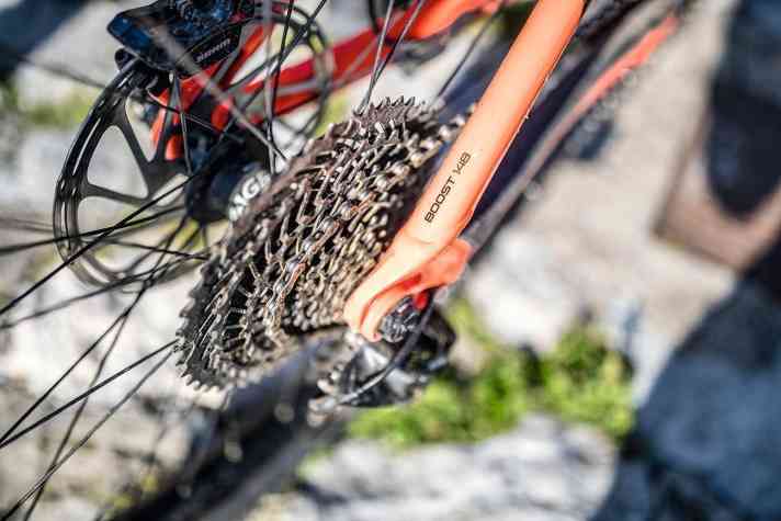   Die richtige Gangwahl ist bei E-Bikes entscheidend, da die Motoren am effektivsten bei höheren Trittfrequenzen arbeiten.