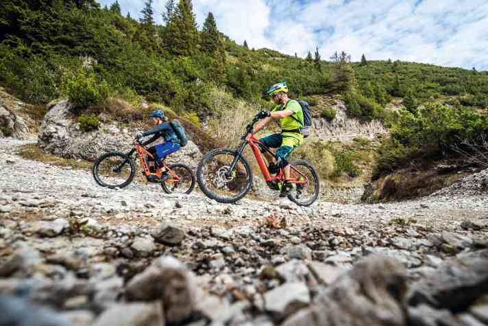   Sicher durch den Schotter oder die Spitzkehre bergauf und natürlich Anfahren am Berg:  Mit den Tricks unseres Fahrtehnikexperten Stefan Schlie werden Sie zum Uphill-Künstler.