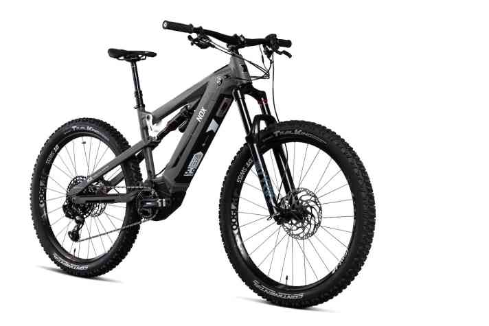   Das Nox Hybrid All-Mountain Sachs ist schon kompromisslos auf den Geländeeinsatz abgestimmt. Mit 160/150 mm Federweg ist man für nahezu alle Trails gewappnet. Drei Varianten ab 4899 Euro.