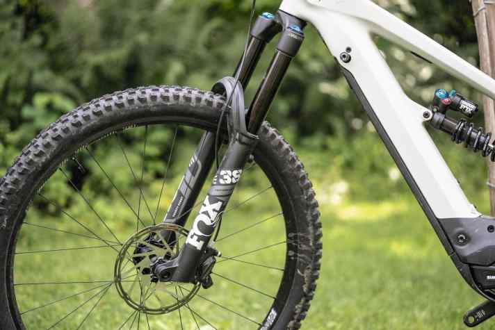   Premiere am Decoy Shred – die neue Fox 38 Float Performance. 38 Millimeter starke Standrohre sorgen für Steifigkeit.