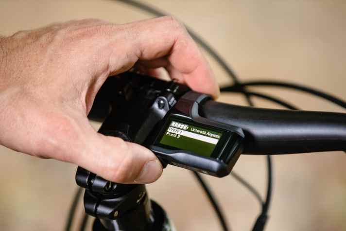   Direkt am Display kann zwischen den zwei Unterstützungsprofilen, die sich jeder Fahrer via App selbst konfigurieren kann, gewechselt werden.