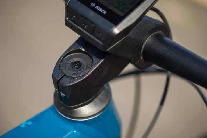   Zusammen mit Acros hat Cube für seine E-Bikes eine neue Steuersatz/Vorbau-Einheit entwickelt.