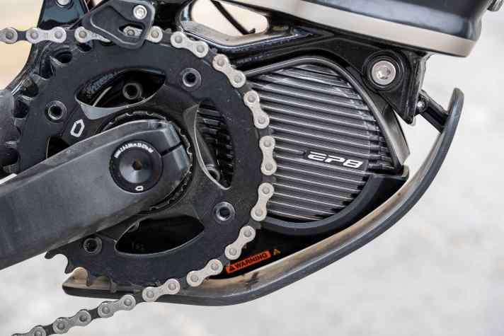   Auch wenn der EP8 deutlich kleiner und kompakter geworden ist: Husqvarna bleibt seiner Linie treu und stellt den Motor stolz zur Schau.