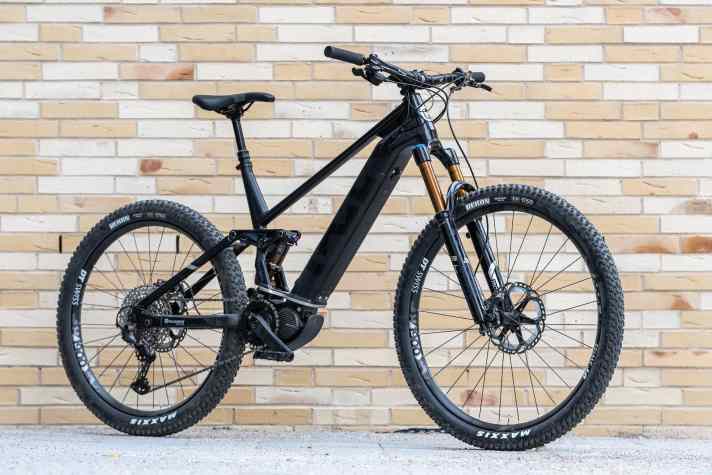   Husqvarna rüstet alle E-MTB-Fullys auf den neuen EP8 um. Angetrieben werden die Bikes vom bewährten Simplo-Akku mit 630 Wattstunden. Der Allrounder Mountain Cross bekommt weitere Updates. Hier gibt´s <a href="https://www.bike-magazin.de/mountainbike/all-mountain/neuer-motor-grosses-vorderrad-das-husqvarna-mc/"  rel="noopener noreferrer">alles zu den Husqvarna-Modellen 2021</a> .