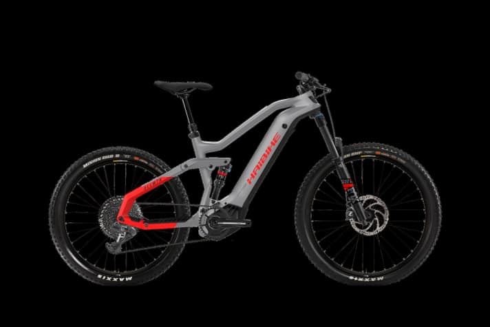   Den Einstieg in die Vollcarbon-Welt stellt das Haibike All Mtn 6 dar. Auch für 5699 ist die neue Fox 38 an Bord, wenn auch nicht in edler Factory-Variante.