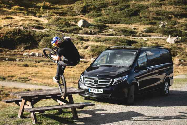   Fabio Wibmer, schon als Kind Motorsport-verrückt, mit seinem Partner Mercedes-Benz