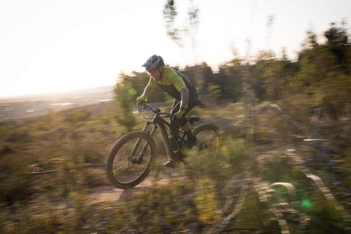   Verspielte Trails, gemäßigte Anstiege: Das ist das ideale Revier fürs Specialized Levo SL.