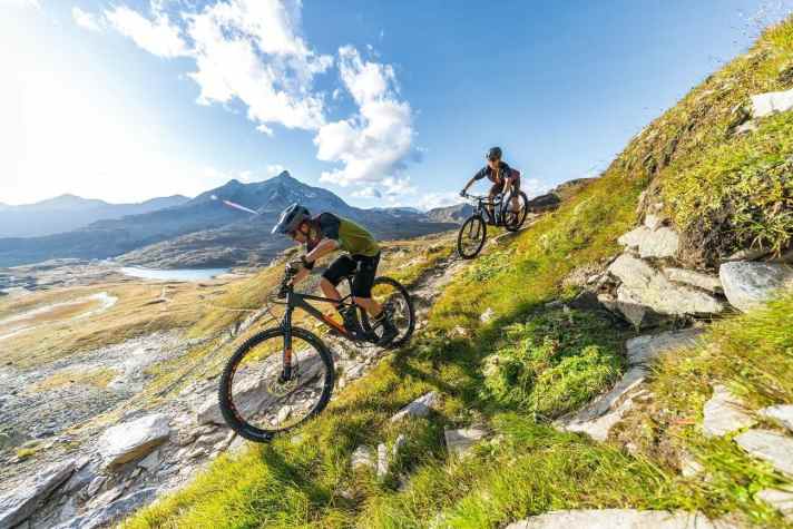   Der Name des Cube Stereo 120 fällt oft, wenn man Bikes um etwa 3000 Euro sucht. Wie gut es ist, zeigt unser Test.