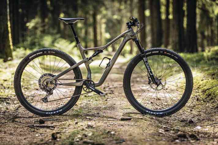   Wir hatten bereits ein Cannondale Scalpel SE mit 120 Millimeter Federweg im Test. Wie sich das brandneue Bike in Labor und Praxis schlägt, verraten wir in BIKE 7/20 – ab 2. Juni im Handel.