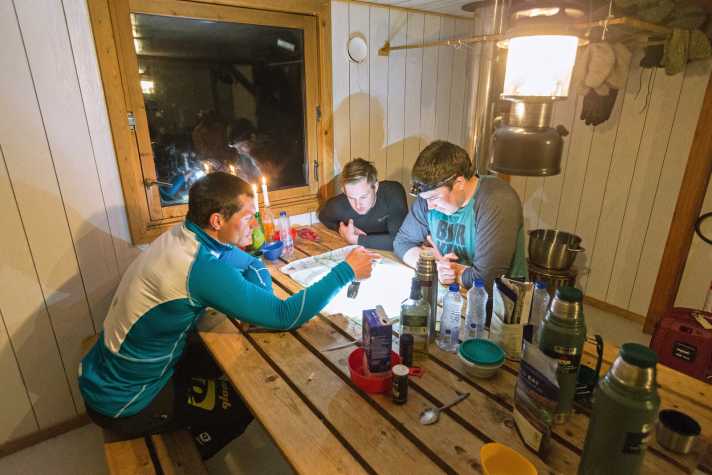   Claude Balsiger, langjähriger Expeditionskumpel des Autors Martin Bissig, und Fabian Mooser, Walliser Bergführer