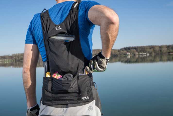   Rucksack sparen: Bringt schnell ein Kilogramm weniger Systemgewicht.