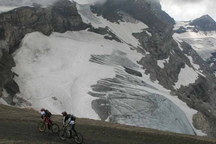   1400 Tiefenmeter warten bei dieser MTB-Tour in der französischen Schweiz.