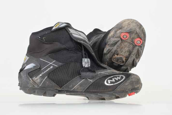   Sohle, Verschluss, Abdeckung & Co.: Auf diese sechs Dinge kommt es bei Winterschuhen für Mountainbiker an.