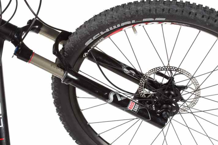   Die SID-GAbel ist zwar auf dem Papier die teuerste im Test, gefiel uns aber an den Hardtails nicht besser als eine Reba. Sie besitzt eine straffsportliche Charakteristik.