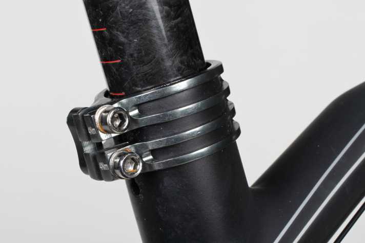   Wenn die Klemmung mit zwei Schrauben wenigstens besser halten würde als mit einer. Tut sie aber nicht, ist nur umständlicher.