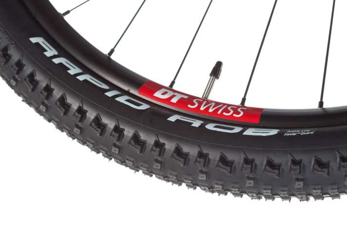   Nicht das Profil des Rapid Rob hinkt den Pneus der Konkurrenz hinterher, sondern die billigere Reifenmischung. Wenig Grip bei Nässe.