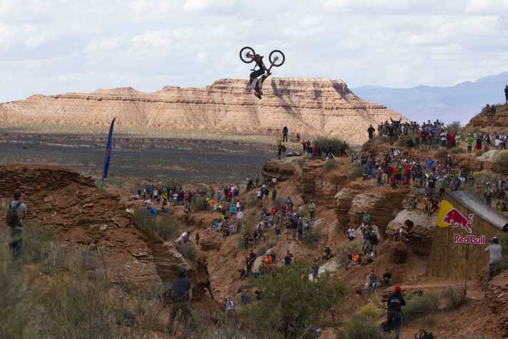   Publikums-Liebling: Kelly McGarry fuhr mit seinem 22-Meter-Backflip über das Canyon-Gap auf Rang zwei und heimste die höchste Online-Wertung der Zuschauer ein.
