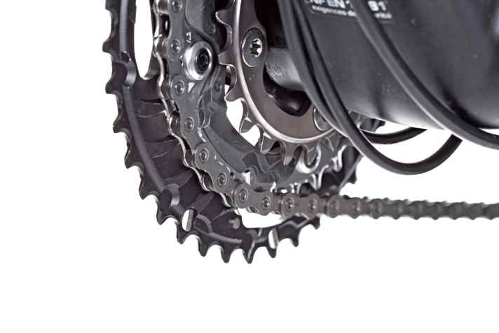   Wenn schon dreifach, dann richtig: Die  Abstufung 40/30/22 ist 29er-gerecht. Sinnvoll, selbst wenn immer mehr Hobby-Racer auf 2-fach-Kurbeln stehen.