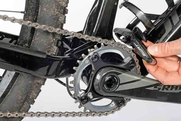   SWAT definiert Specialized so: Storage, Water, Air, Tools. Unterm Flaschenhalter klemmt serienmäßig ein Mini-Tool,