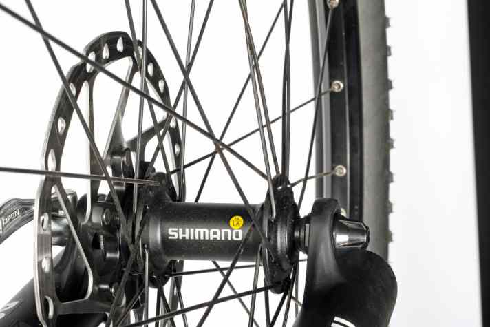   Versteckte Dickmacher: Schwere Laufräder (4,5 Kilo und mehr) kosten die 29er ihren sportlichen Charakter und machen explosive Antritte zum Kraftakt.