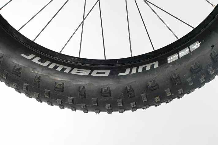 Bulls, Canyon: Der Schwalbe Jumbo Jim mit feiner 120-TPI-Karkasse rollt gefühlt am besten und passt sich flexibel und komfortabel dem Untergrund an.