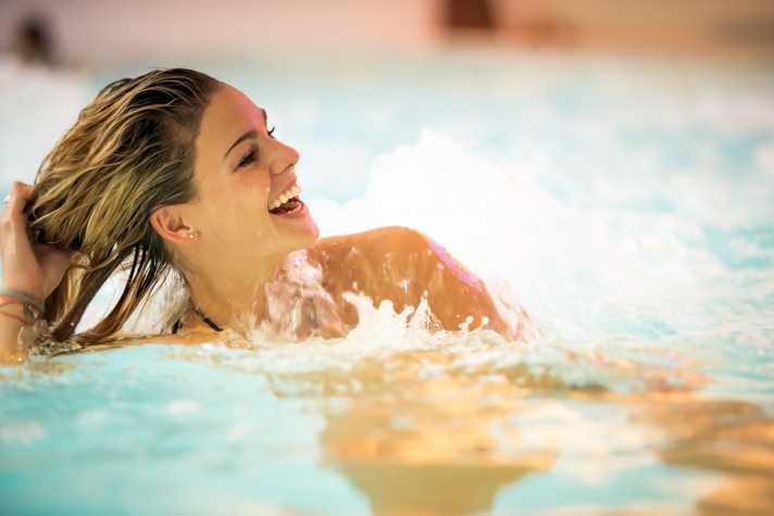   Müde Muskeln lockern: In Gastein macht man das in der Therme.
