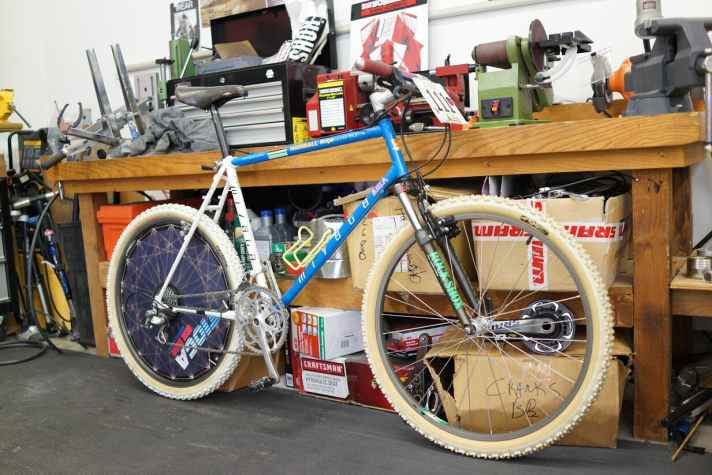   Hinten hart, aber dennoch eine Art Fully – Größter Unterschied von Greg Herbolds Miyata Ridge Runner Team zu den Bikes der Cross-Country-Kollegen: abgefräste, flexende Kurbeln für einen Hauch von Komfort.